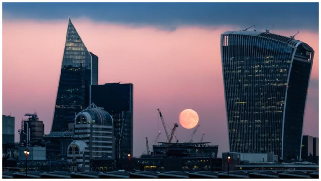 PInk moon seen in the sky on April 6