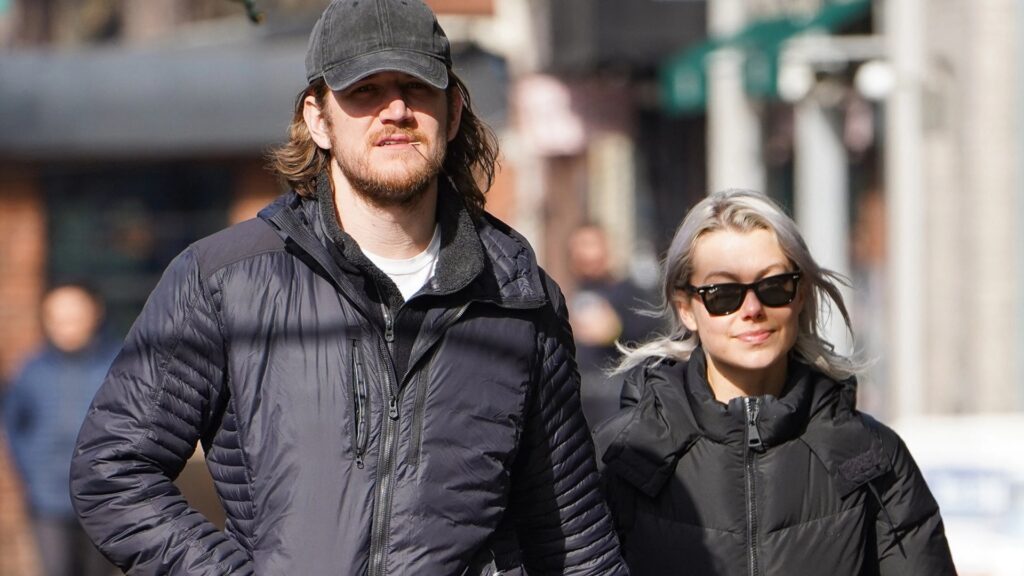Bo Burnham Phoebe Bridgers dating TikTok