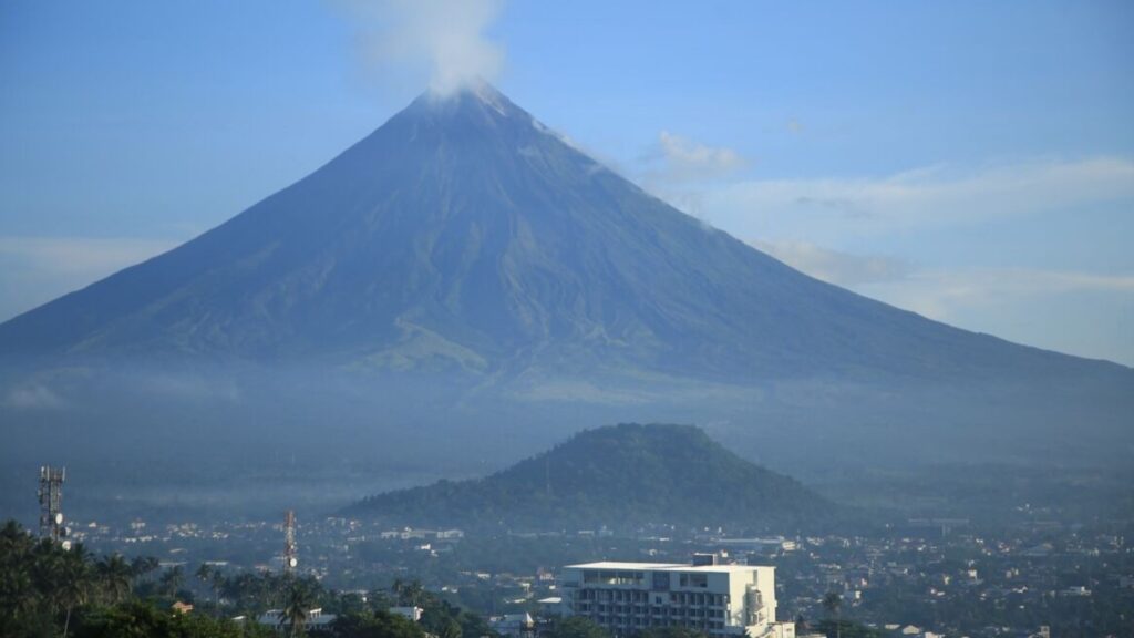 Mayon volcano eruption affected cities possible cause Philippines
