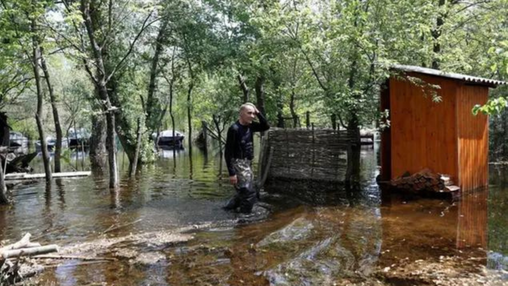 Flood leaves Ukraine citizen devastated