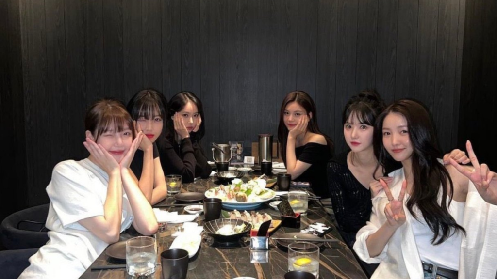 GFRIEND reunites for a group dinner