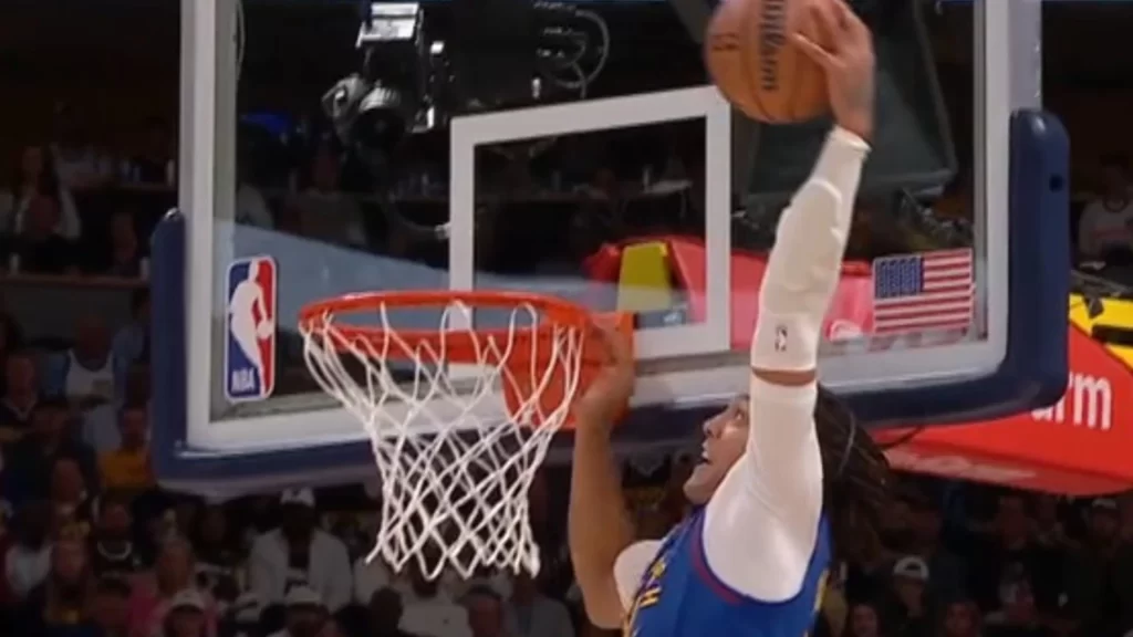 Aaron Gordon touches rim before dunking the ball, is it legal