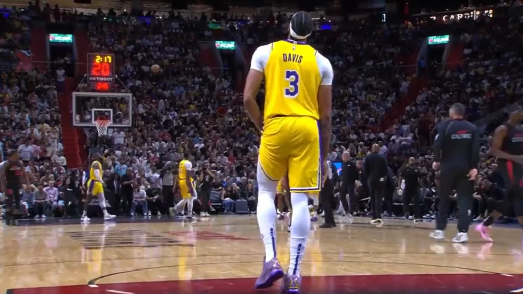 Anthony Davis injury against Miami Heat november 7 2023