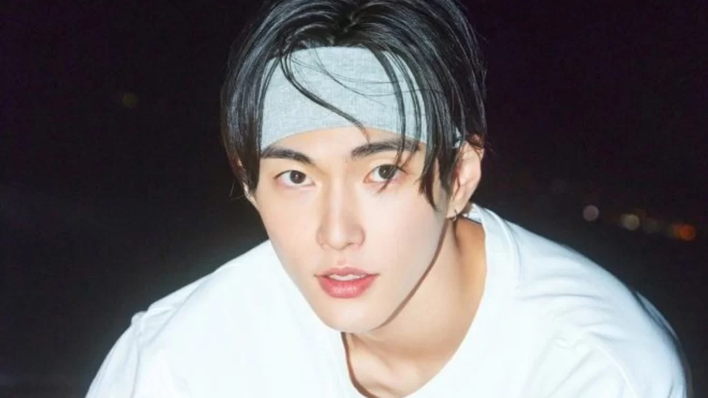 Fans suspect RIIZE Seunghan's permanent departure from the group after SM Entertainment removed his name from various content