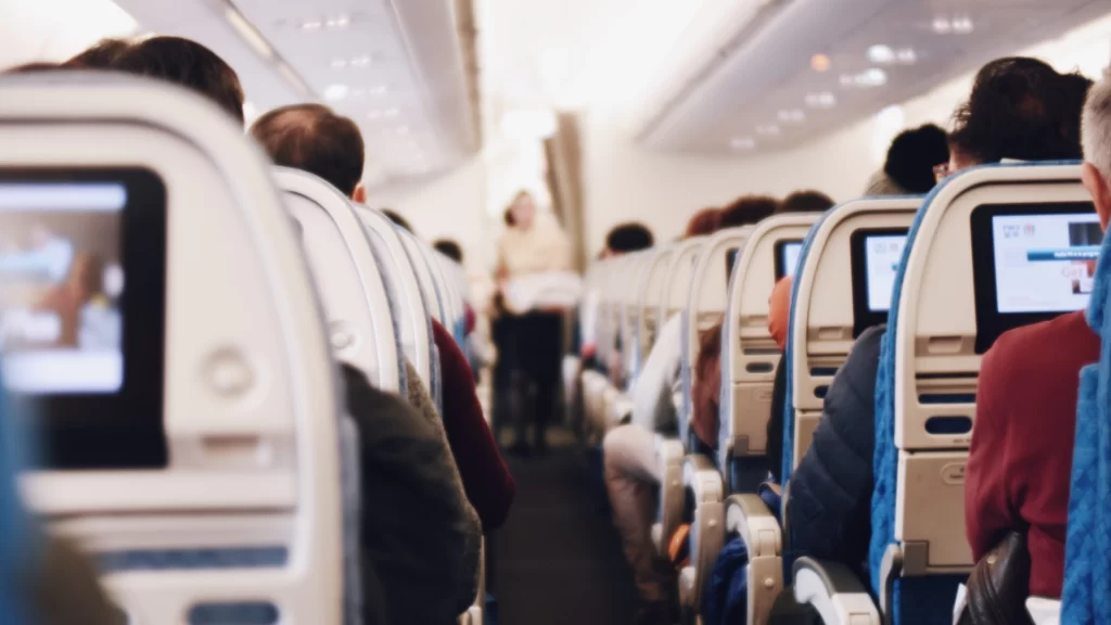 Reddit praises doctor that refuses to help in long-haul flight