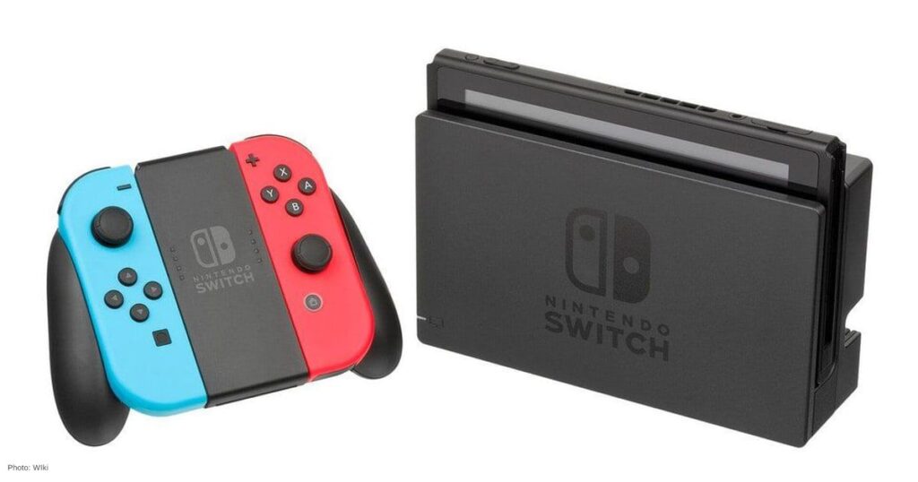 Nintendo Stands by Physical Games as the Industry Shifts to Digital